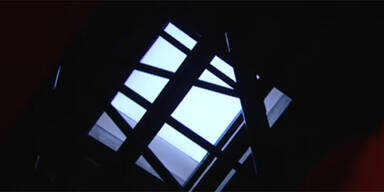 14-Jähriger stürzt durch Dach: tot