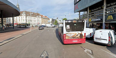 9-J&auml;hriger an Bus-Haltestelle von Bande &uuml;berfallen