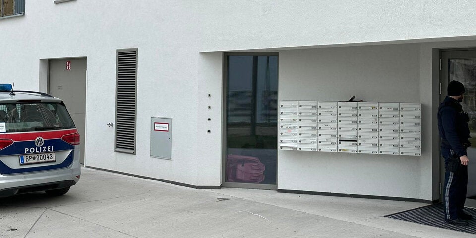 Drei Stiche in Hals: 22-Jähriger gesteht Mord an Mutter