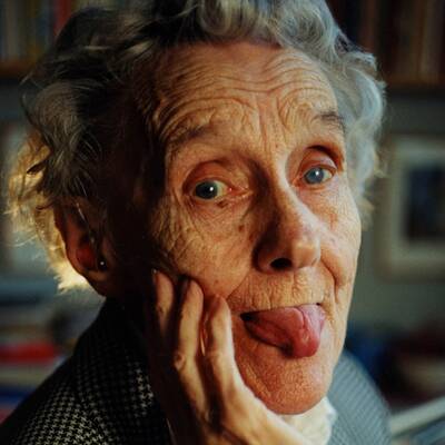 Rihanna - Queen of Downloads