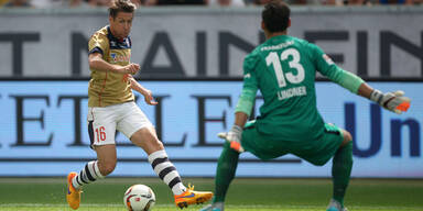 Eintracht-Goalie Lindner muss zittern