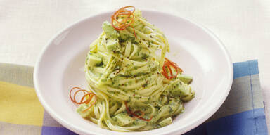 Linguine mit Avocadopesto