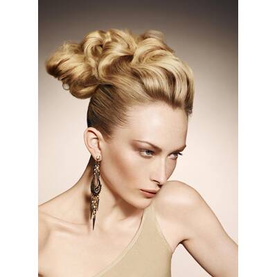 Tages,- und Abend-Looks für langes Haar