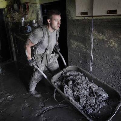 Eine neue Sintflut gefährdet die Aufräumarbeiten 