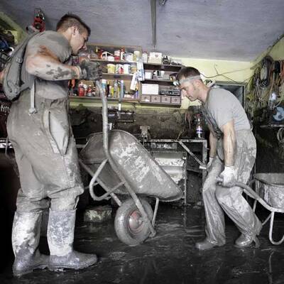 Eine neue Sintflut gefährdet die Aufräumarbeiten 