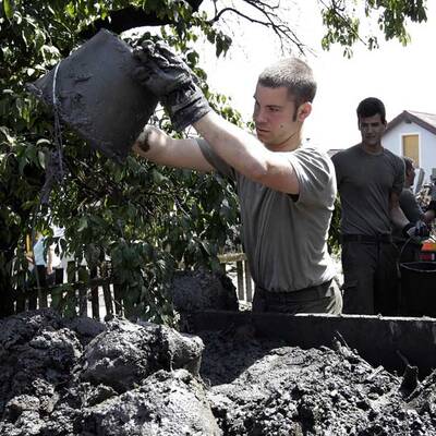 Eine neue Sintflut gefährdet die Aufräumarbeiten 