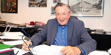 Richard Lugner in seinem B&uuml;ro