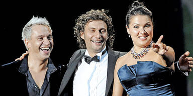 Erwin Schrott  (L), Jonas Kaufmann (C), Anna Netrebko (R)