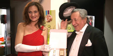 Haluxin: Lugner wirbt als "Richard Gere"