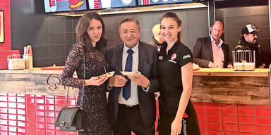 "Scharfe" Begegnung f&uuml;r Richard Lugner