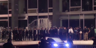 Lula inspiziert Regierungssitz nach Krawallen in Brasilien.png