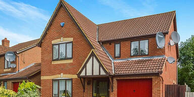 Nach Beschwerde: Flüchtlings-Familie zieht in Luxus-Haus