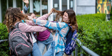 M&auml;dchen streiten