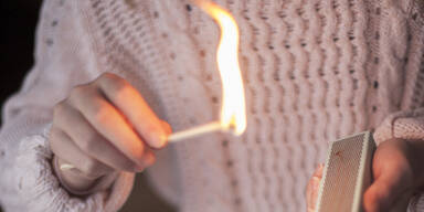 M&auml;dchen Z&uuml;ndholz