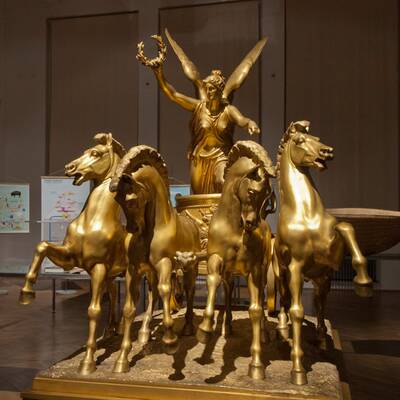 Rihanna - Queen of Downloads