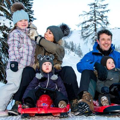 Prinzessin Mary beim Rodeln