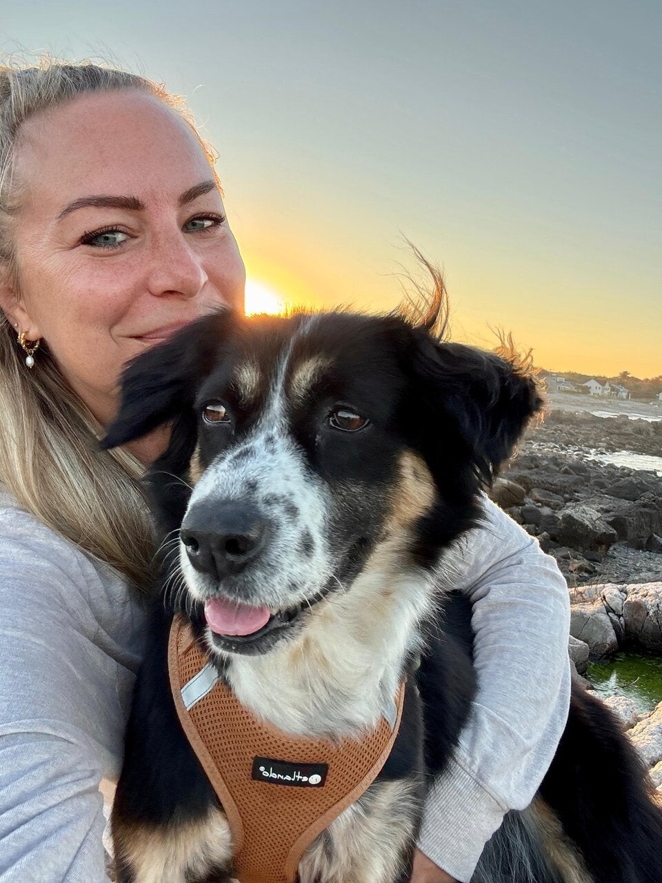 Nadine Friedrich mit ihrem Rescue-Dog 