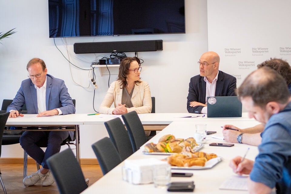 Hintergrundgespräch mit Alexander Ipp, Kasia Greco und Alexander Komarek.