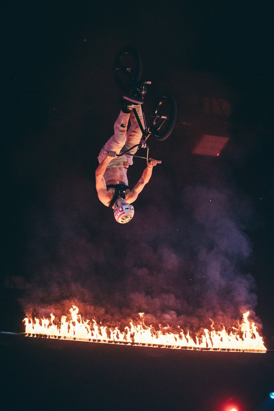 Feuer, Jumps und cooler Sound mit Zweirädern