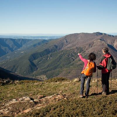 Frauen beim Wandern am katalonischen Küstenweg Cami de Ronda