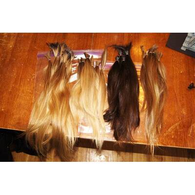 Familie rasiert sich Glatzen aus Liebe zur Mutter