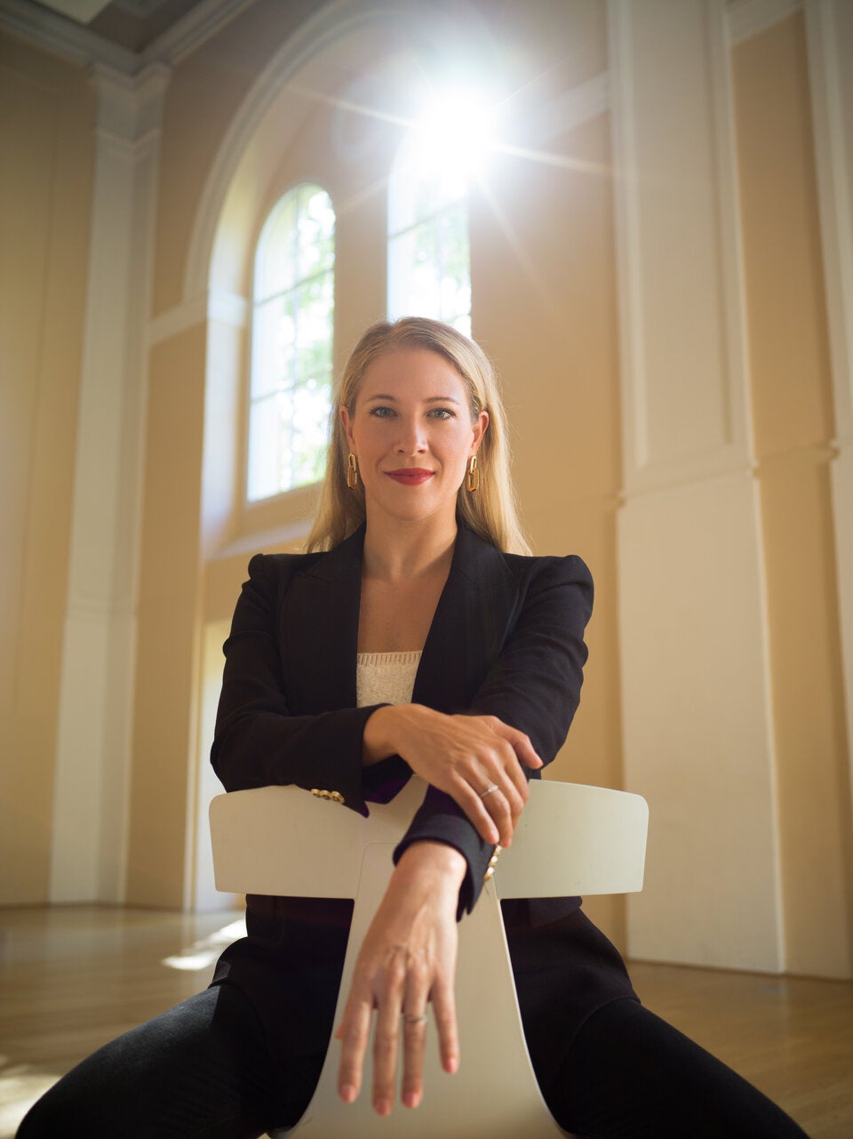 In ihrer wunderschönen Tanzschule in Wels posierte die Unternehmerin und TV-Ikone Maria Angelini-Santner für MADONNA.