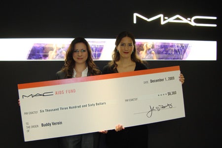 M.A.C Scheckübergabe von 6.300 US$ Wiener Organisation 'Buddy Verein'