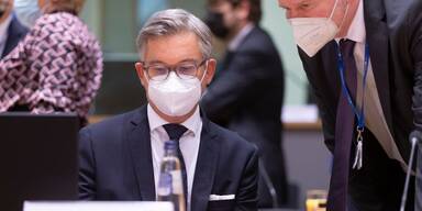 Finanzminister f&uuml;r Aus von Gratis- Tests