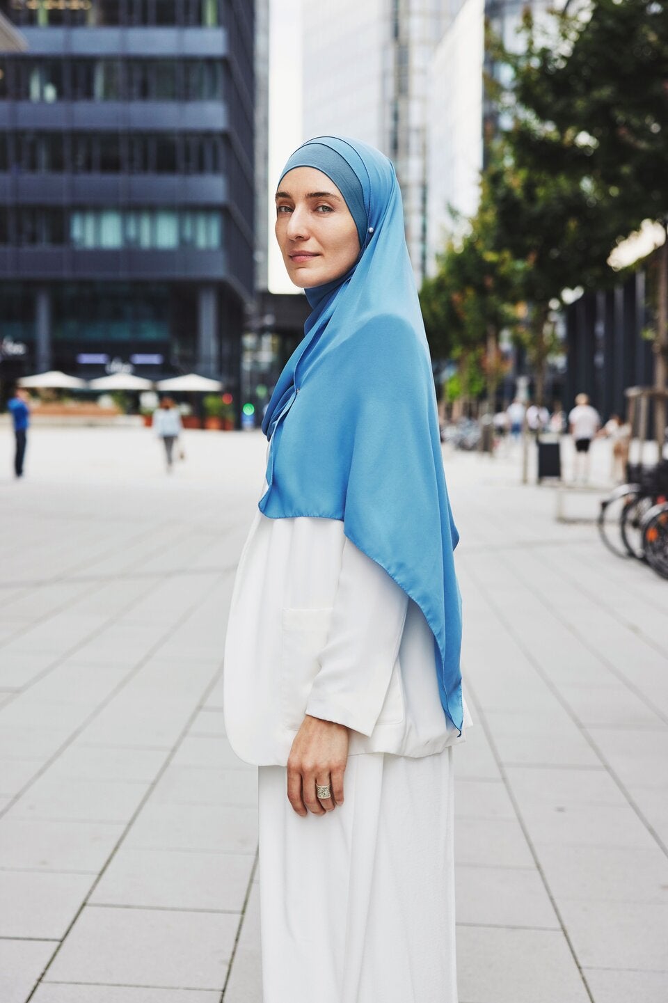 Malika Mataeva zeigte es allen und wurde von der Geflüchteten ohne Deutschkenntnisse zur Cyber-Sicherheitsexpertin.