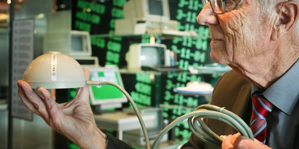 Erfinder schenkt Ur-PC-Maus einem Museum