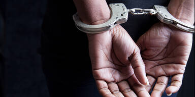 61-Jährige will Raub auf Mallorca melden - und landet selbst hinter Gittern