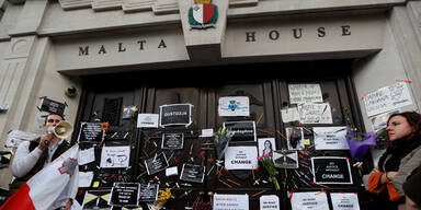 Riesen-Demo nach Mord an Journalistin auf Malta