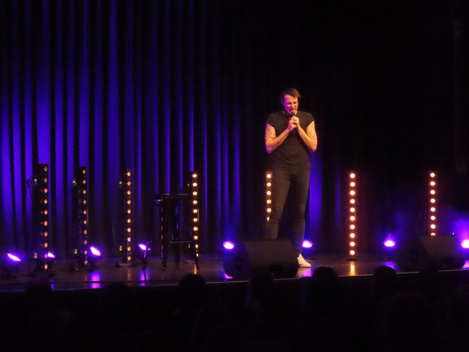 „Trump hat kleines Spatzi!“ Pogo hält wieder alle am Schmäh