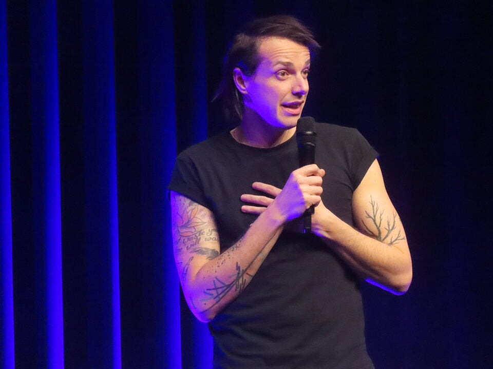 „Trump hat kleines Spatzi!“ Pogo hält wieder alle am Schmäh