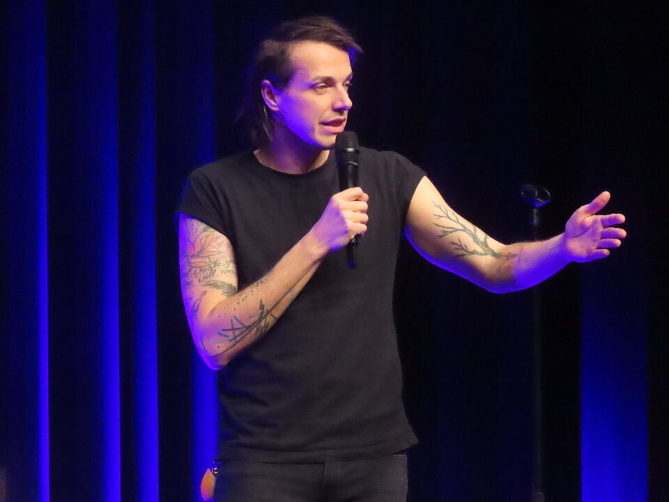 „Trump hat kleines Spatzi!“ Pogo hält wieder alle am Schmäh