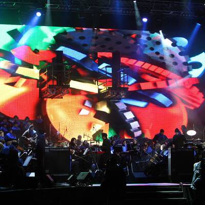 Rihanna - Queen of Downloads