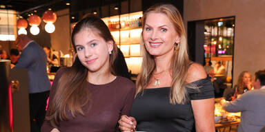 Martina Kaiser mit Tochter Kiana.
