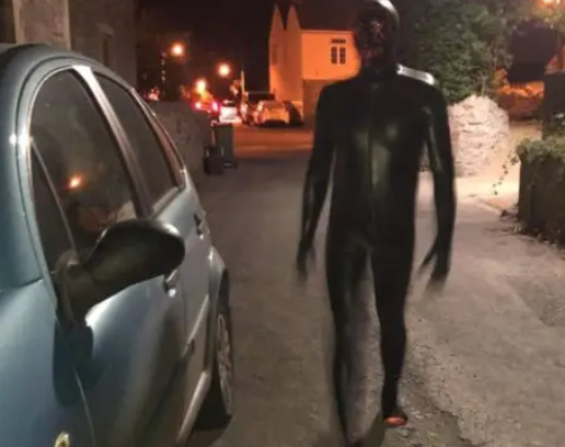 Masken-Mann macht Stadt unsicher