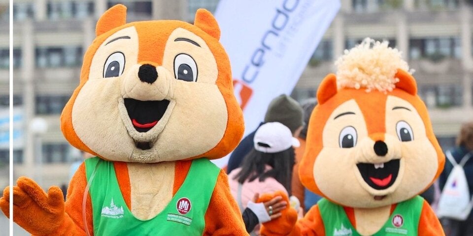 Maskierte liefen mit