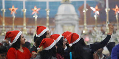 Gesch&auml;ftsmann zahlt 251 Frauen Hochzeit