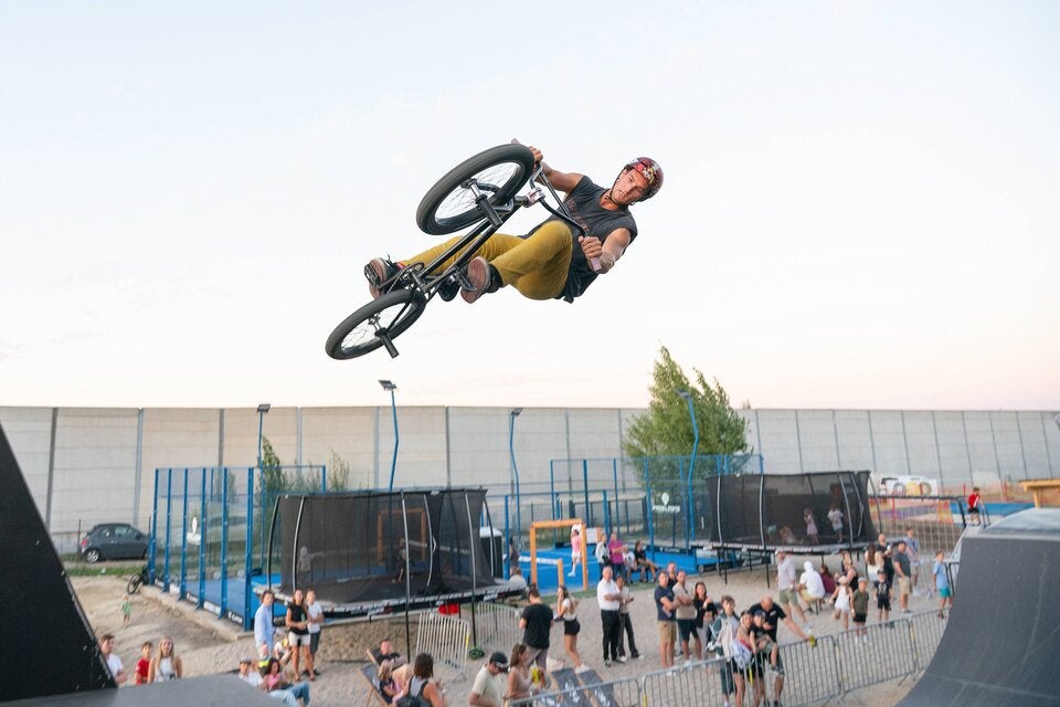 Nina Proll und Co. gaben beim Masters Of Dirt Sommerfest Gas