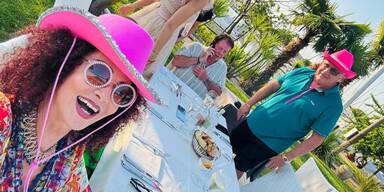 Mausi Lugner feiert mit Freunden in Lignano.&nbsp;