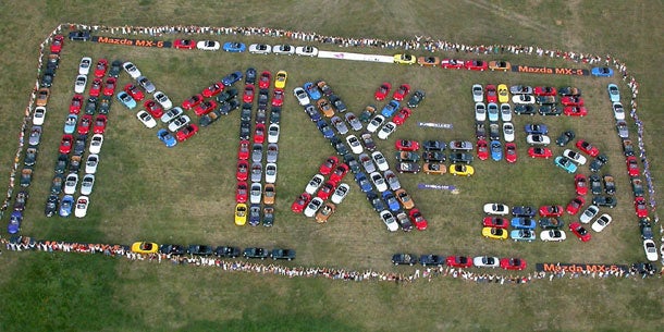 Mazda feiert 25 Jahre Kult-Roadster MX-5