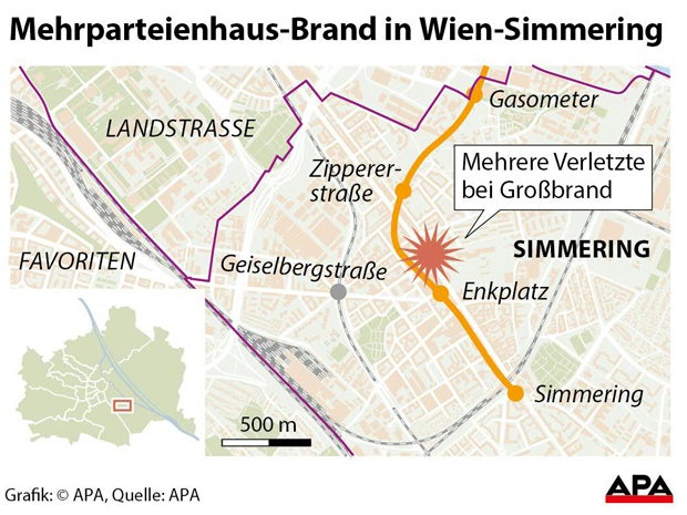 Dachbrand in Mehrparteienhaus - Fünf Verletzte