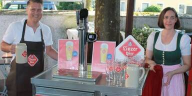 MeinBezirk hat das "O'Zapfn" von Markus Kapl und Jasmin Enengl festgehalten.