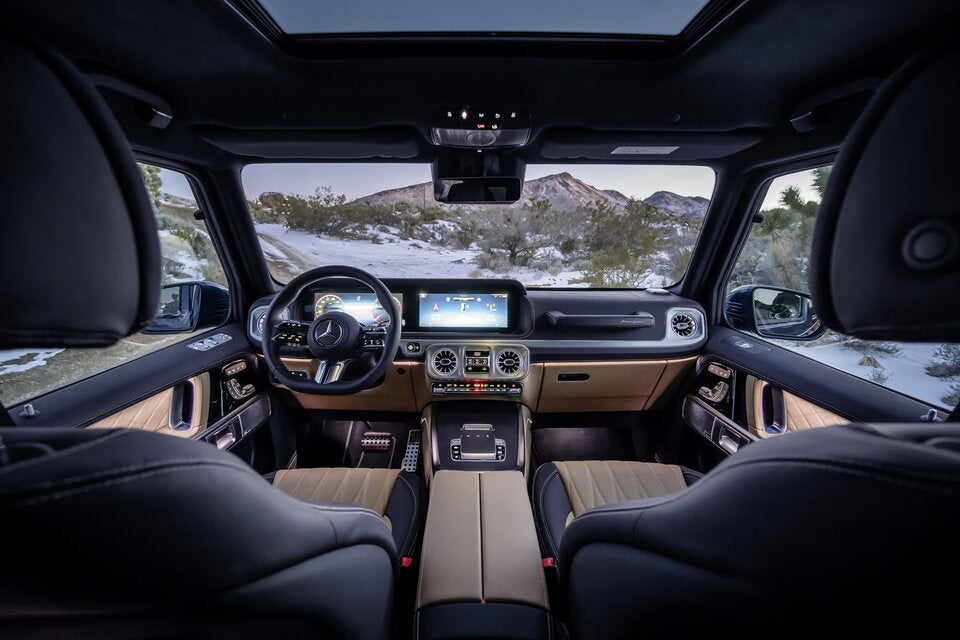 Serienmäßig an Bord ist das Widescreen-Cockpit.