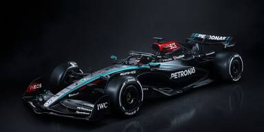 W15: Mercedes zeigt neuen Schwarz-Silberpfeil