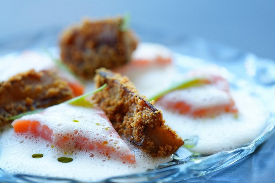 Für Fisch-Fans gibt es Alpensaibling mit Melanzane.