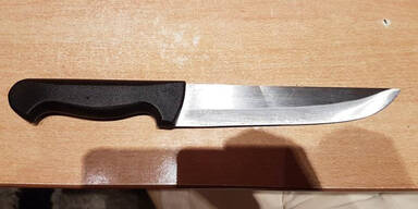 Sohn bedroht Vater Messer