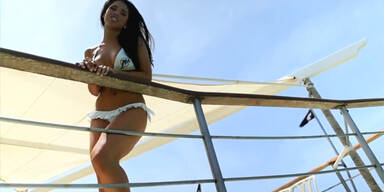 Cheerleaders versexen 'Carly Rae'-Video